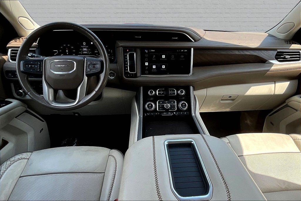 Used 2022 GMC Yukon XL Denali w/ Denali Ultimate Package AWD/4WD image 7
