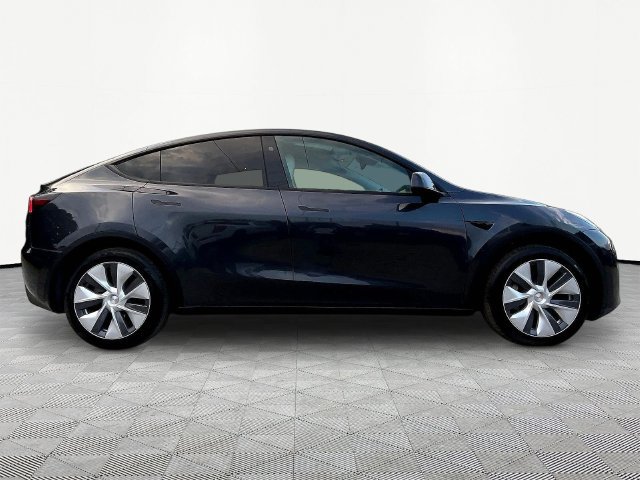 Used 2024 Tesla Model Y Long Range RWD image 4