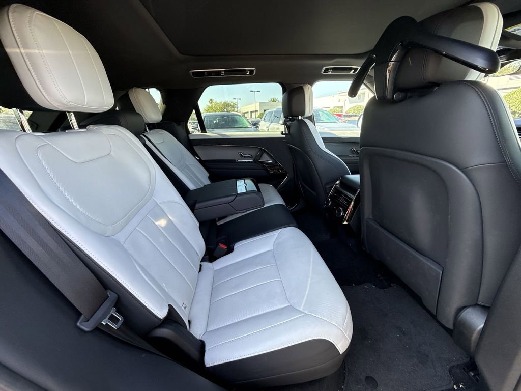 Used 2023 Land Rover Range Rover Sport SE Dynamic image 17