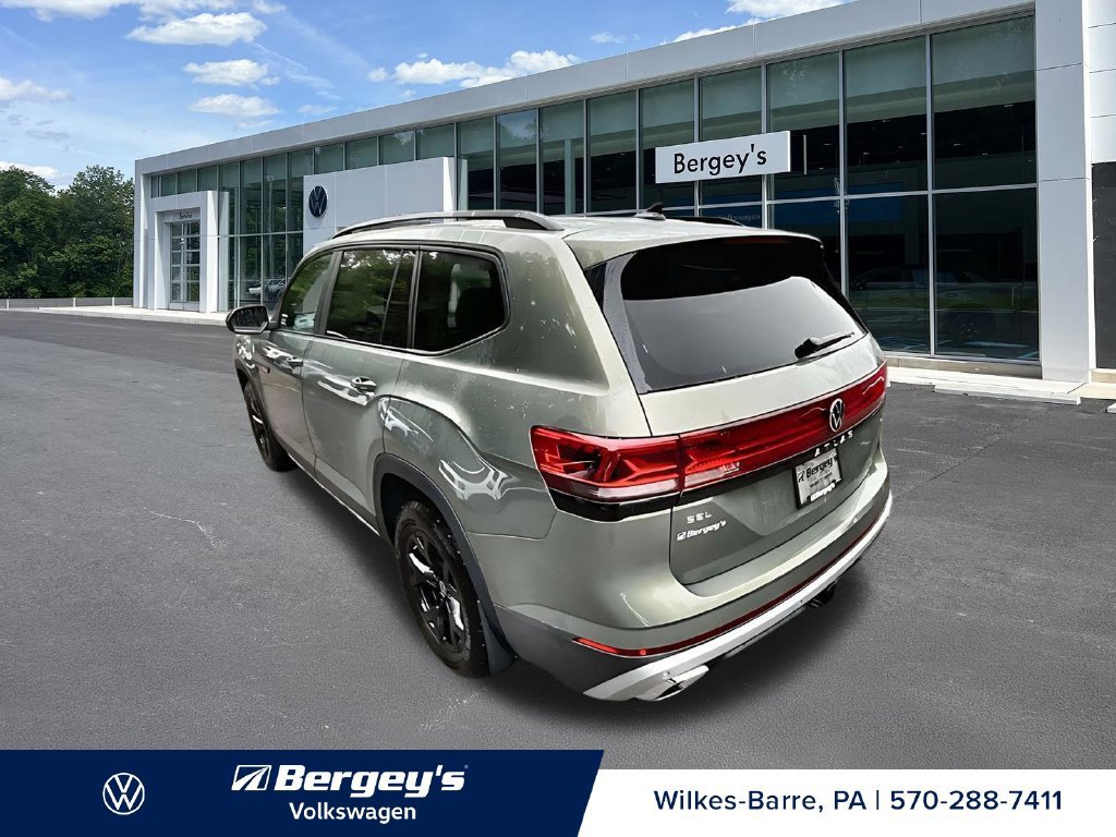 Used 2024 Volkswagen Atlas Peak Edition SEL AWD/4WD image 8