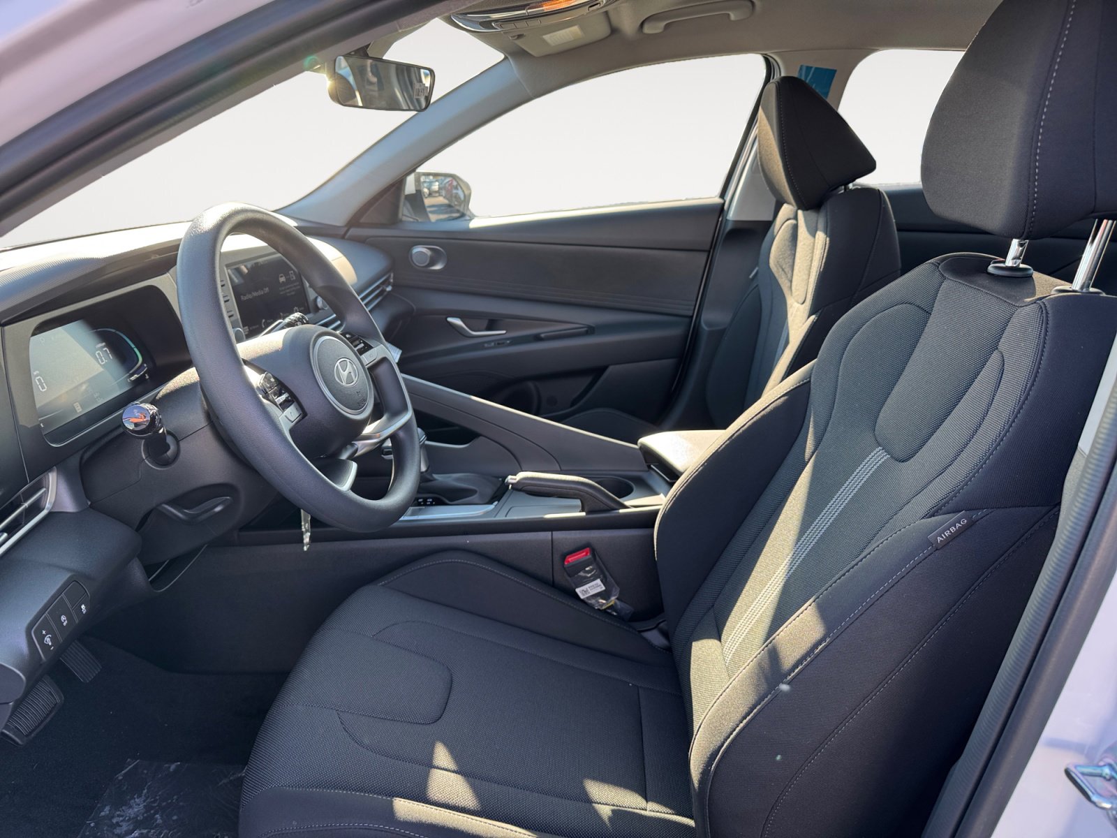 New 2025 Hyundai Elantra SE image 9