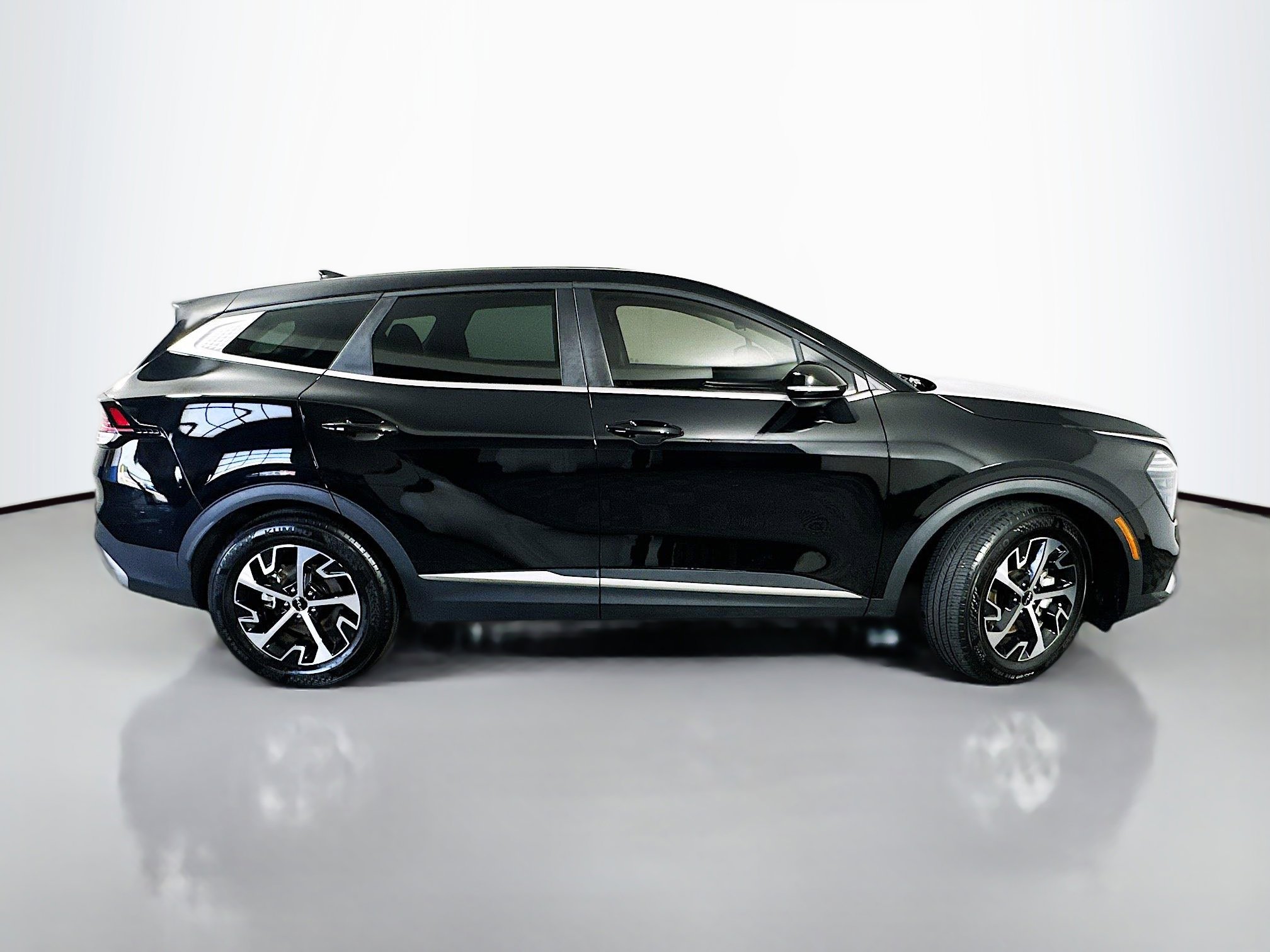 Certified 2025 Kia Sportage EX FWD image 8