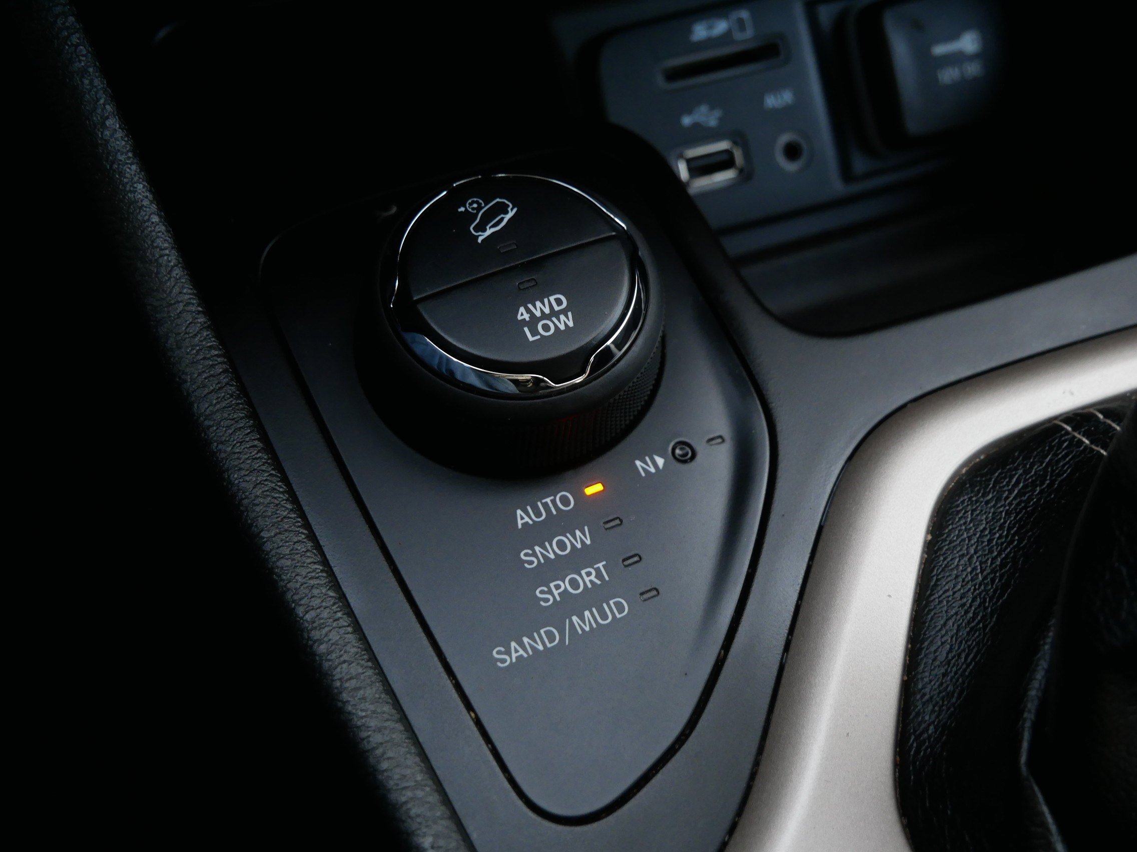 Used 2014 Jeep Cherokee Latitude w/ Cold Weather Group image 22