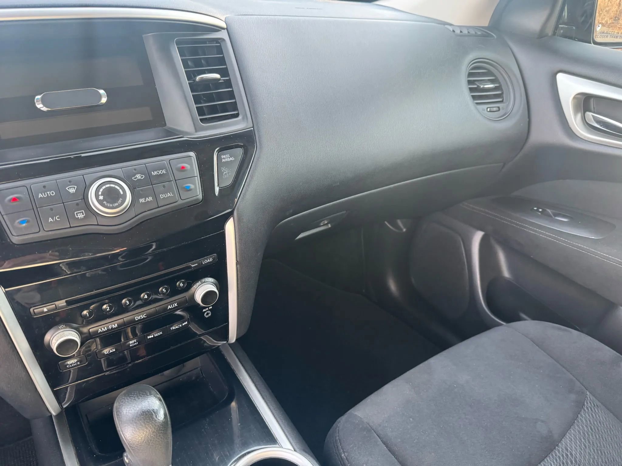 Used 2015 Nissan Pathfinder S image 27