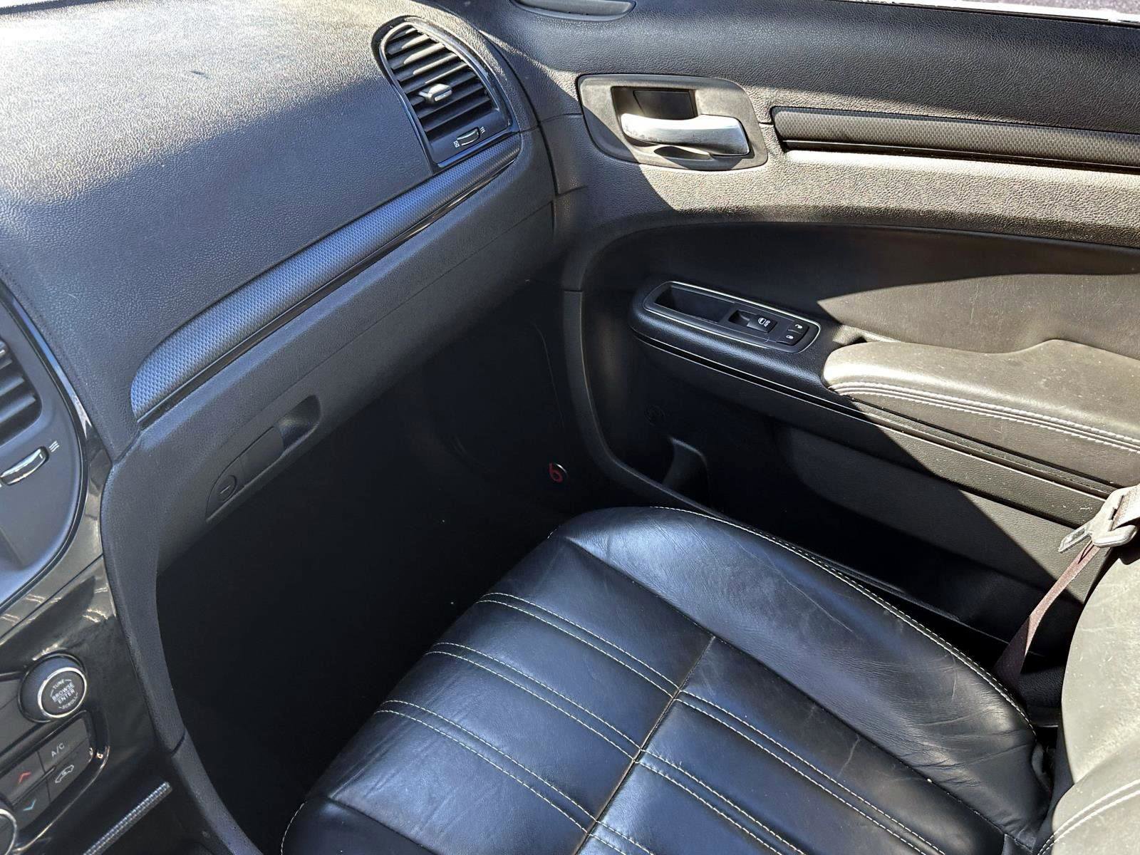 Used 2016 Chrysler 300 S image 28