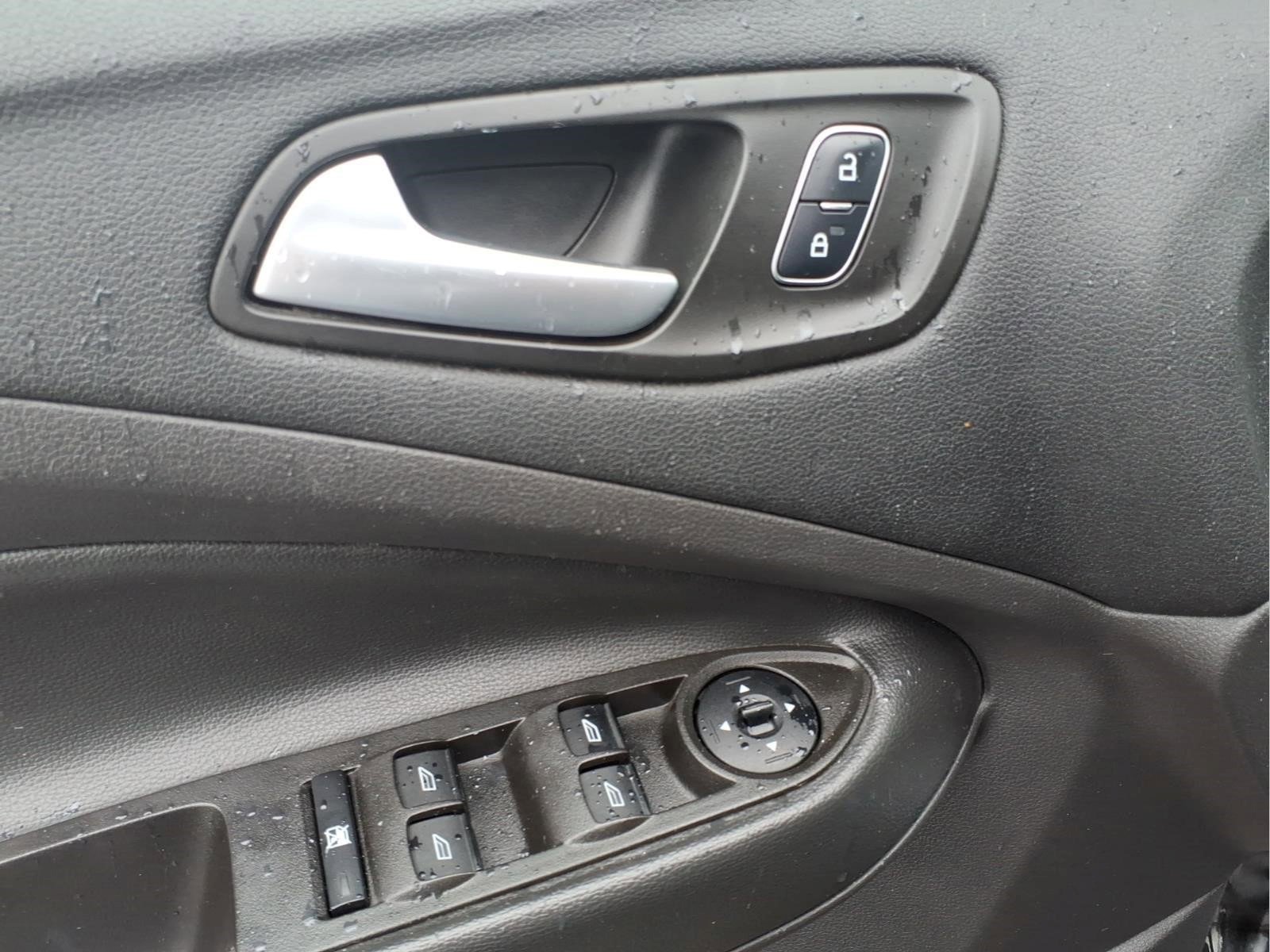 Used 2017 Ford Escape SE image 12