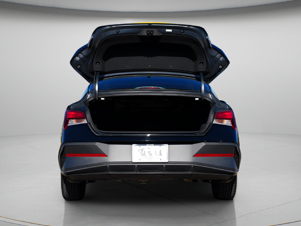 Certified 2024 Hyundai Elantra SEL FWD image 10