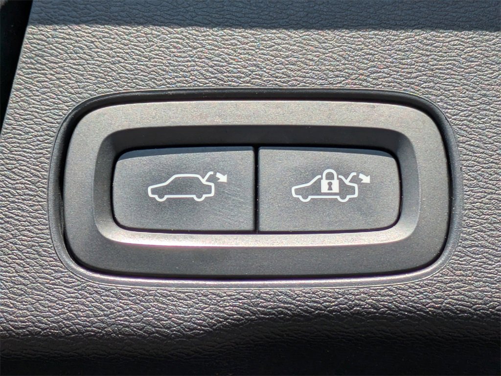 Used 2019 Volvo XC60 T5 Inscription w/ Protection Package Premier image 14