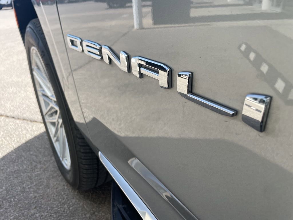 Used 2024 GMC Yukon XL Denali w/ Advanced Technology Package AWD/4WD image 13