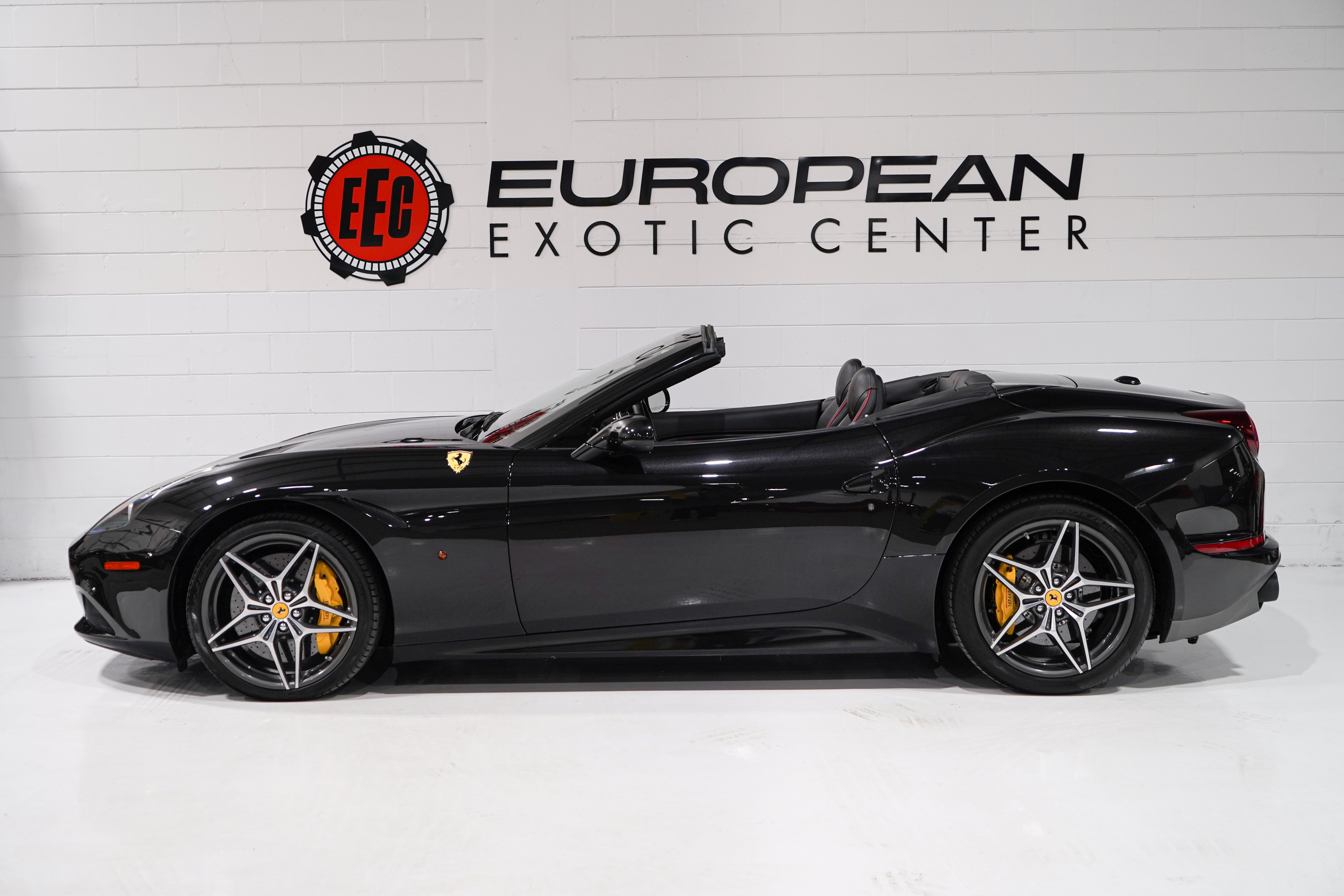 Used 2016 Ferrari California T RWD image 7