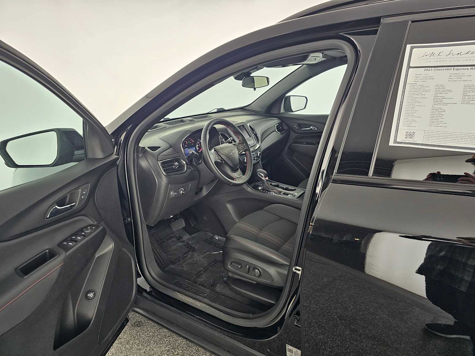 Used 2023 Chevrolet Equinox RS image 19