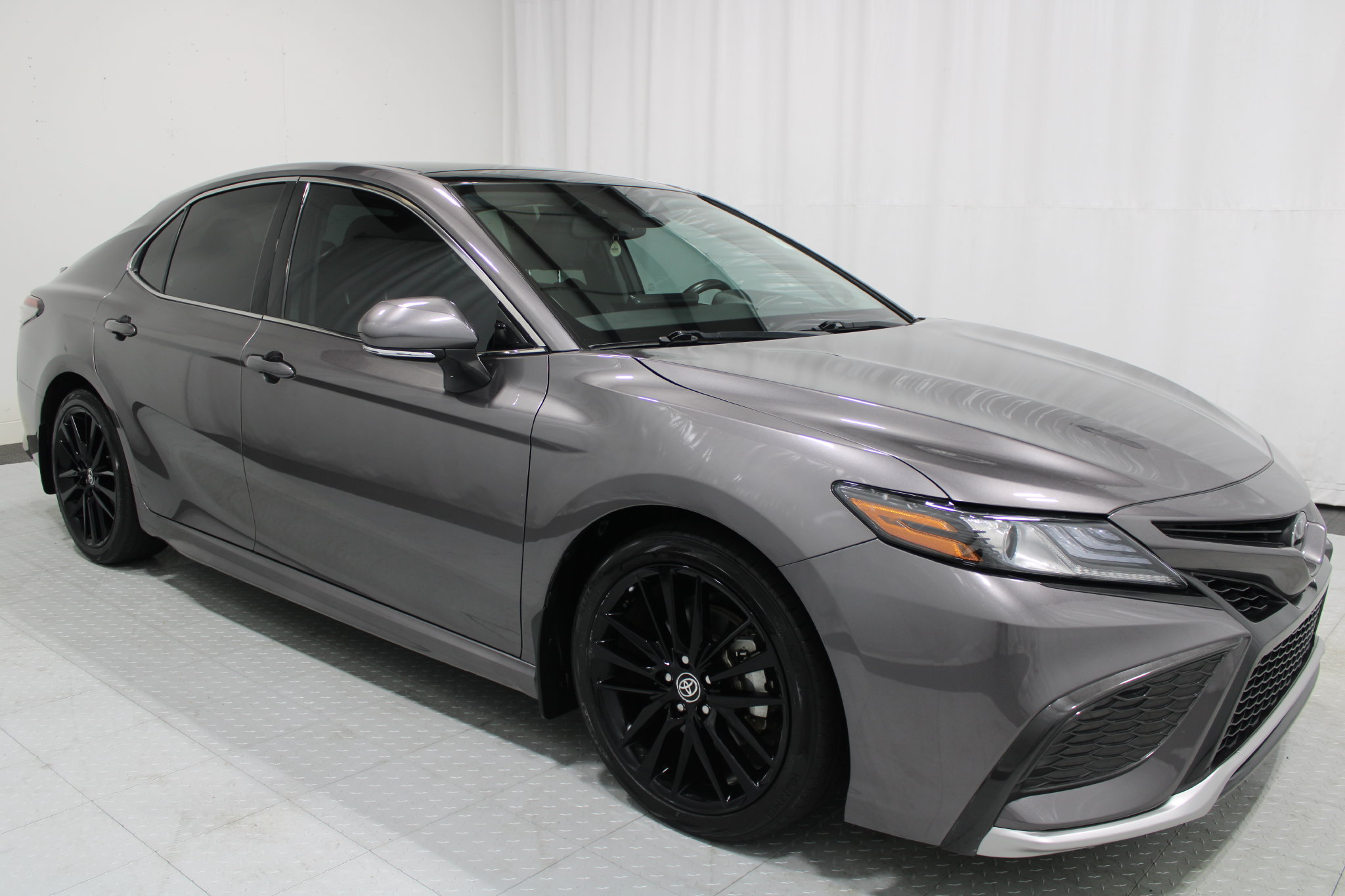 Used 2022 Toyota Camry XSE w/ Navigation Package FWD image 4