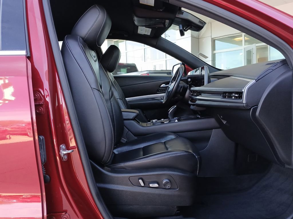 Certified 2024 Cadillac XT4 Premium Luxury AWD/4WD image 29