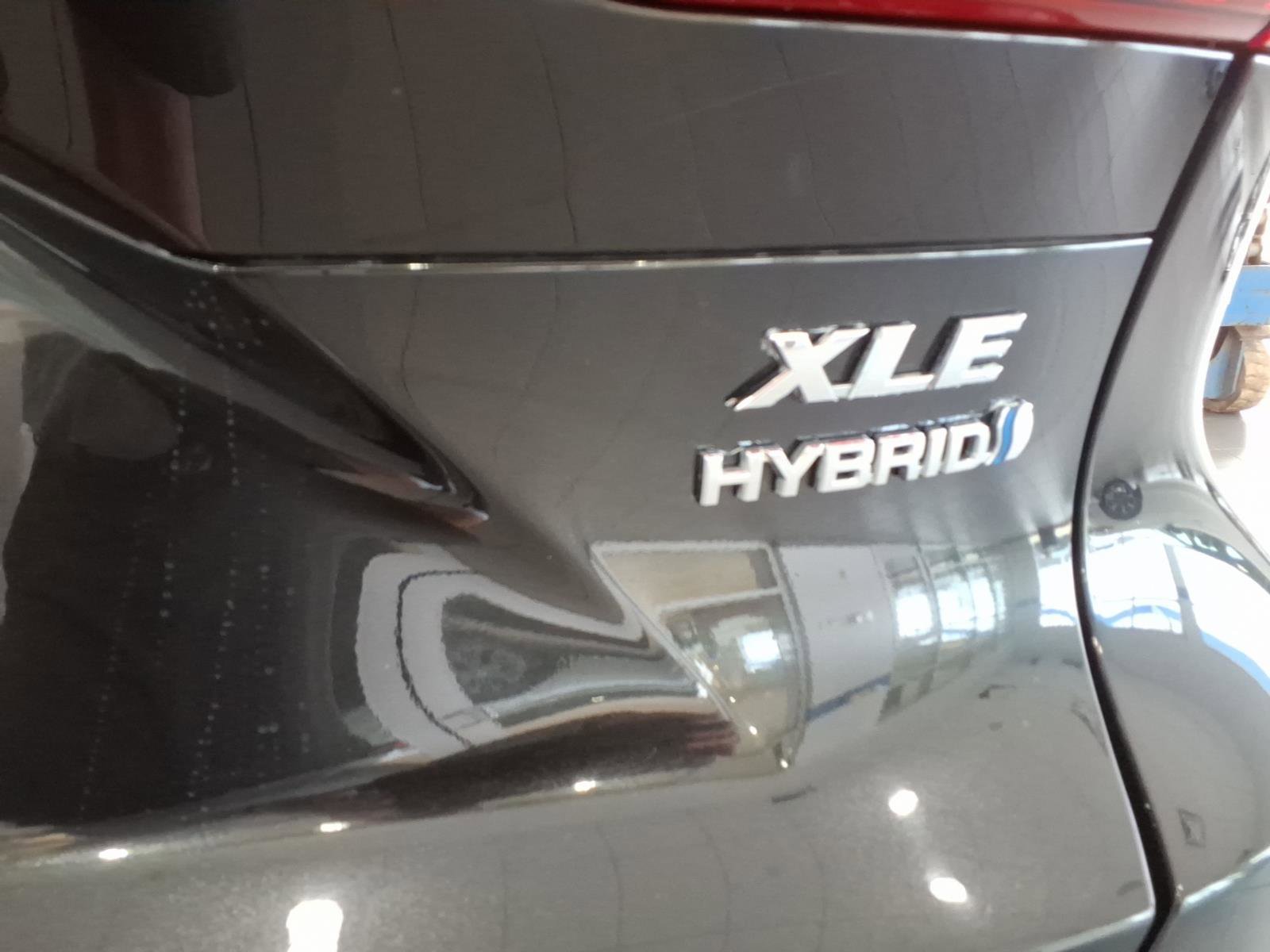 Used 2021 Toyota Venza XLE w/ Softex Package image 17
