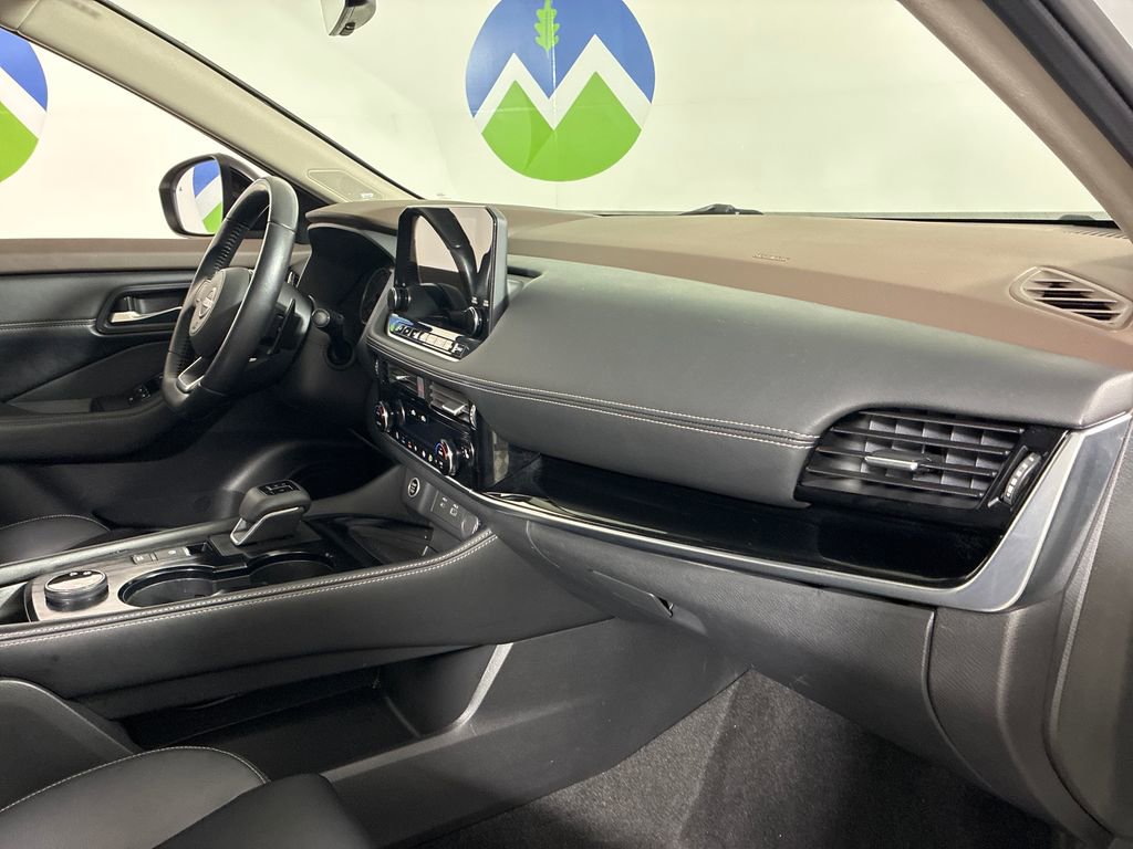 Used 2023 Nissan Rogue SL w/ SL Premium Package image 32