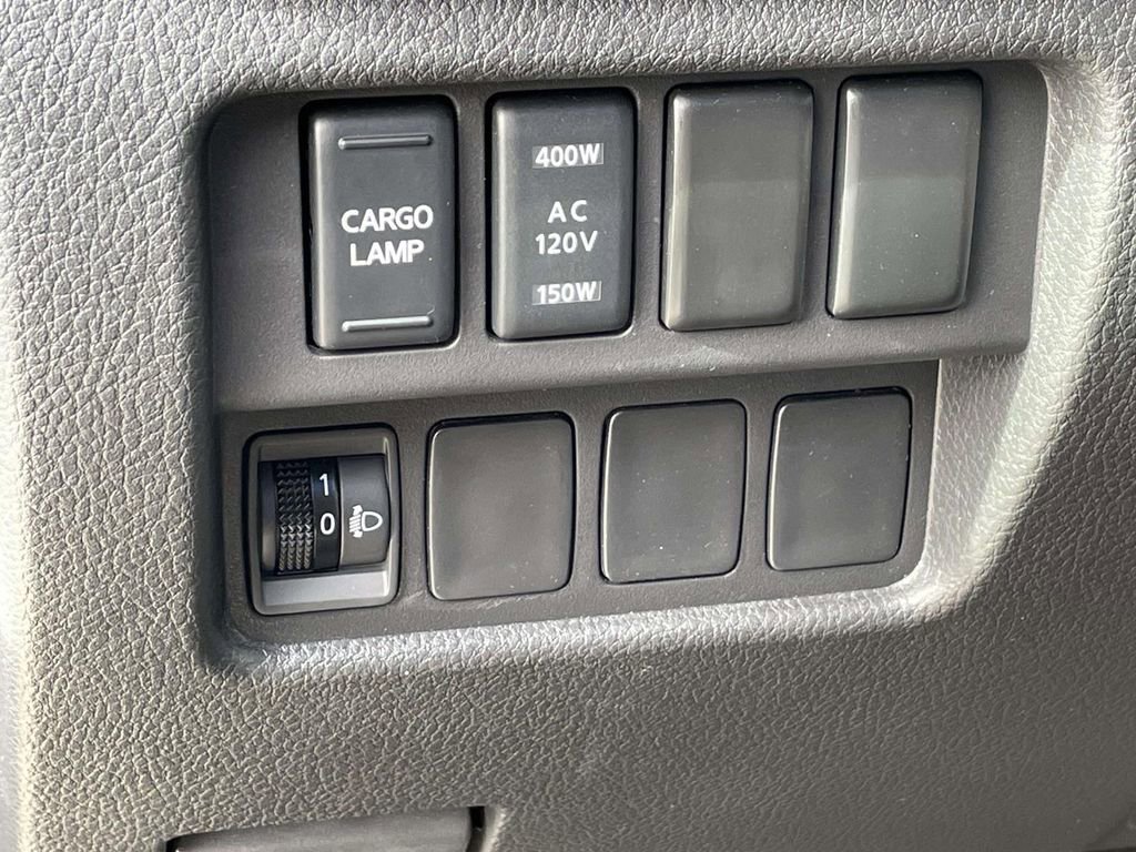 Used 2024 Nissan Titan SV w/ SV Bronze Edition Package image 17