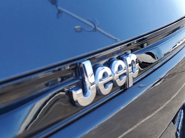 Used 2022 Jeep Grand Cherokee Limited image 11