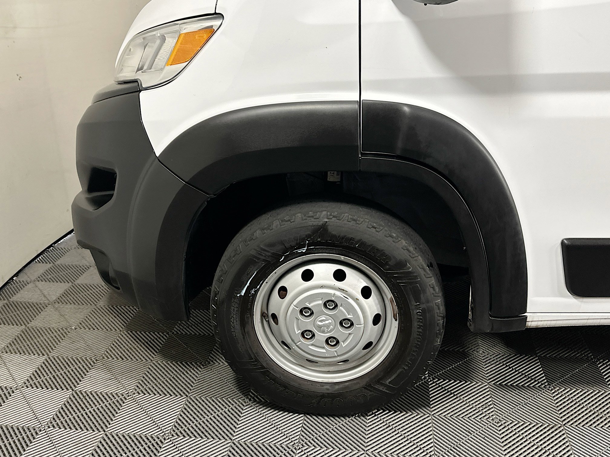 Used 2023 RAM ProMaster 2500 FWD image 11