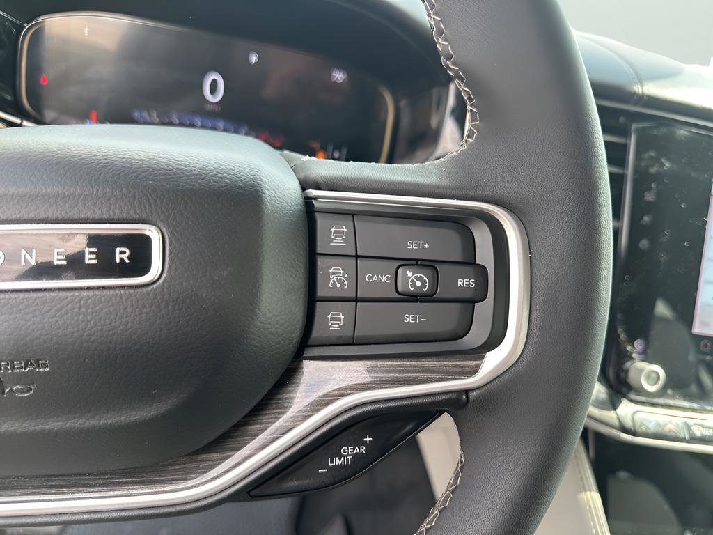 Used 2022 Jeep Wagoneer Series III w/ Premium Group I image 30