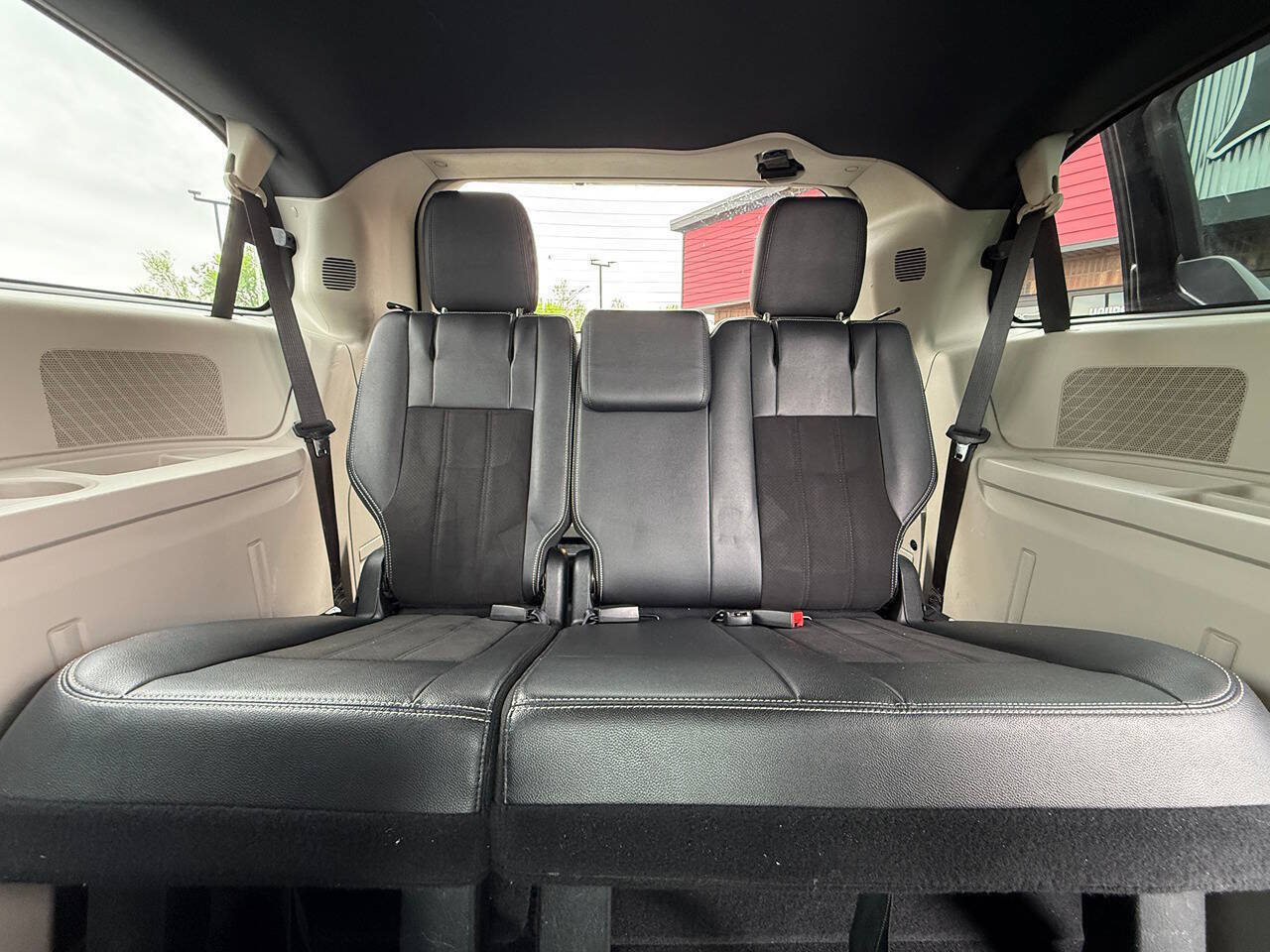 Used 2019 Dodge Grand Caravan SXT FWD image 19