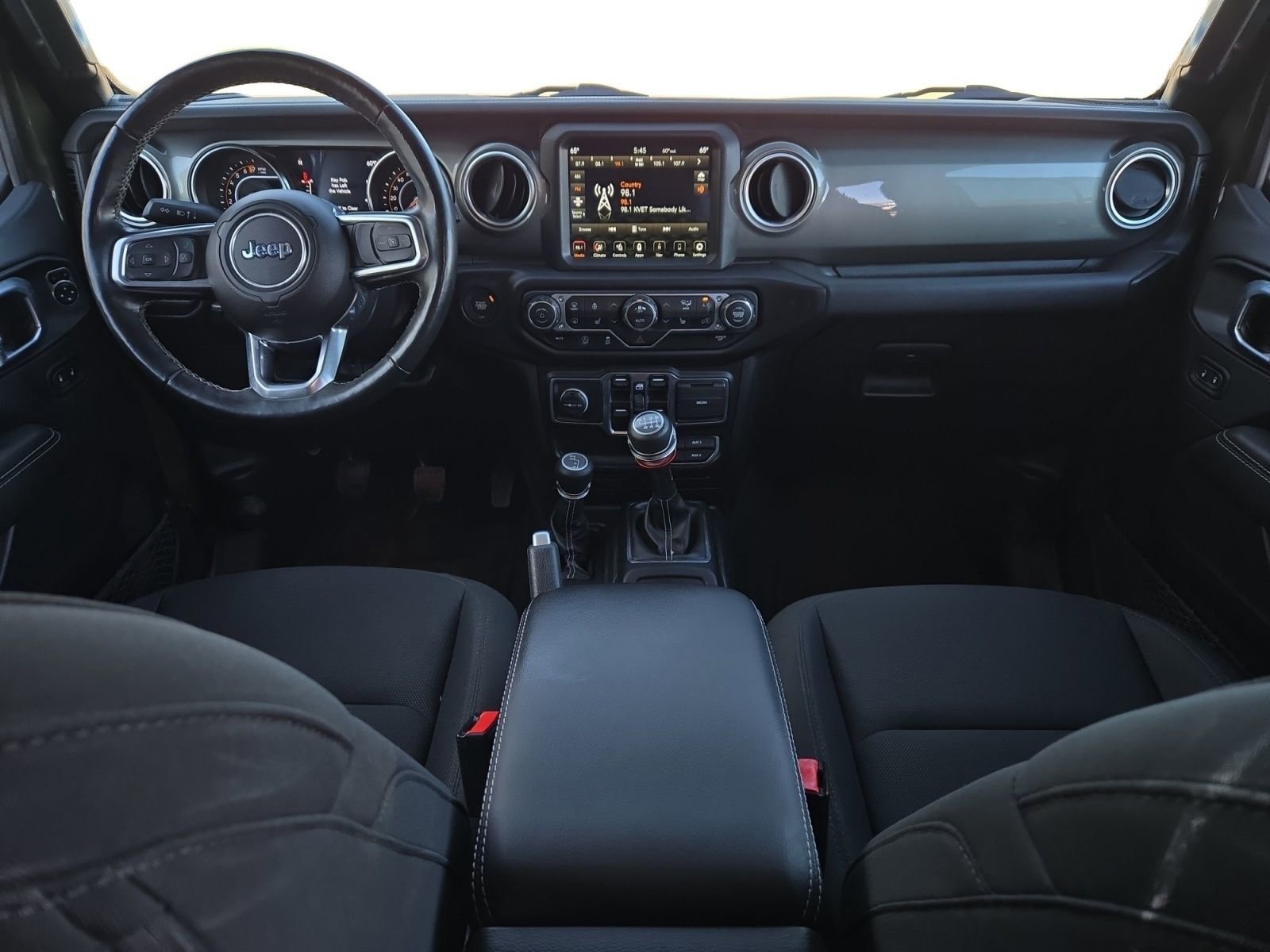 Certified 2022 Jeep Gladiator Overland w/ Cold Weather Group image 9