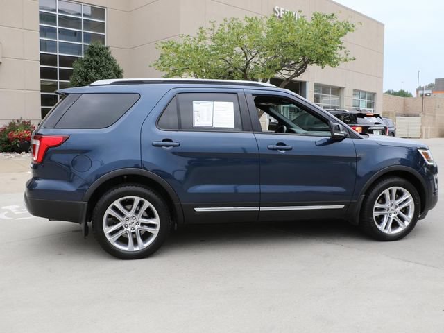 Used 2017 Ford Explorer XLT w/ Equipment Group 202A AWD/4WD image 7