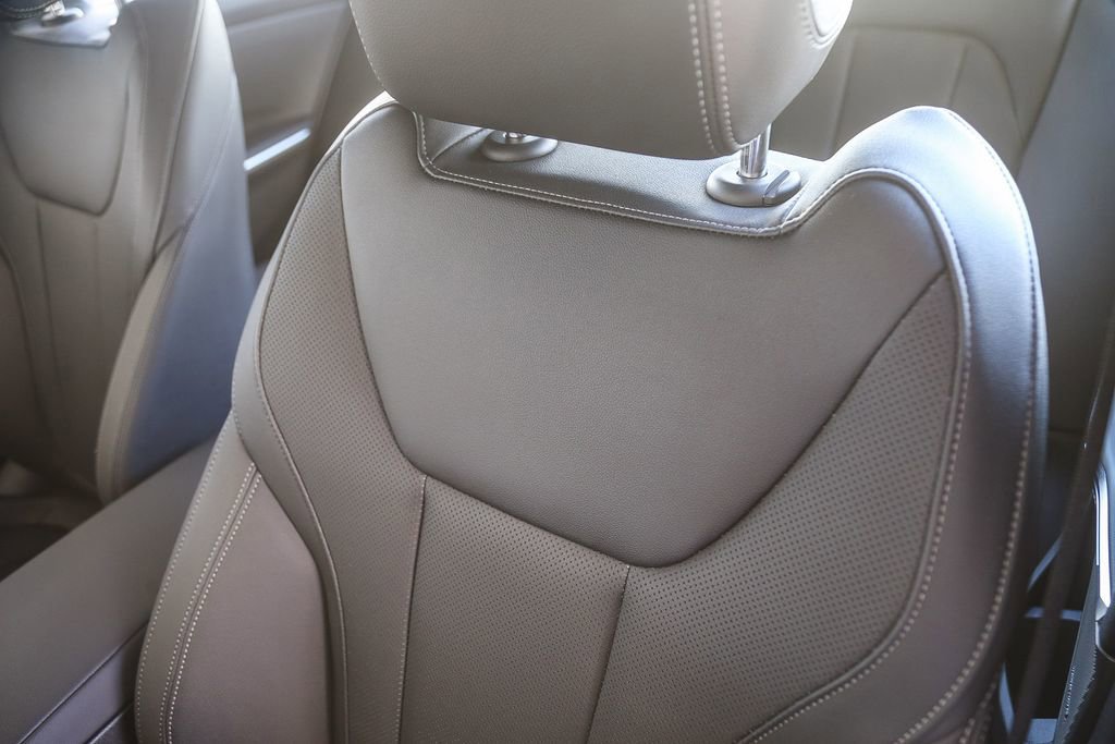 Used 2025 BMW M340i Sedan RWD image 21