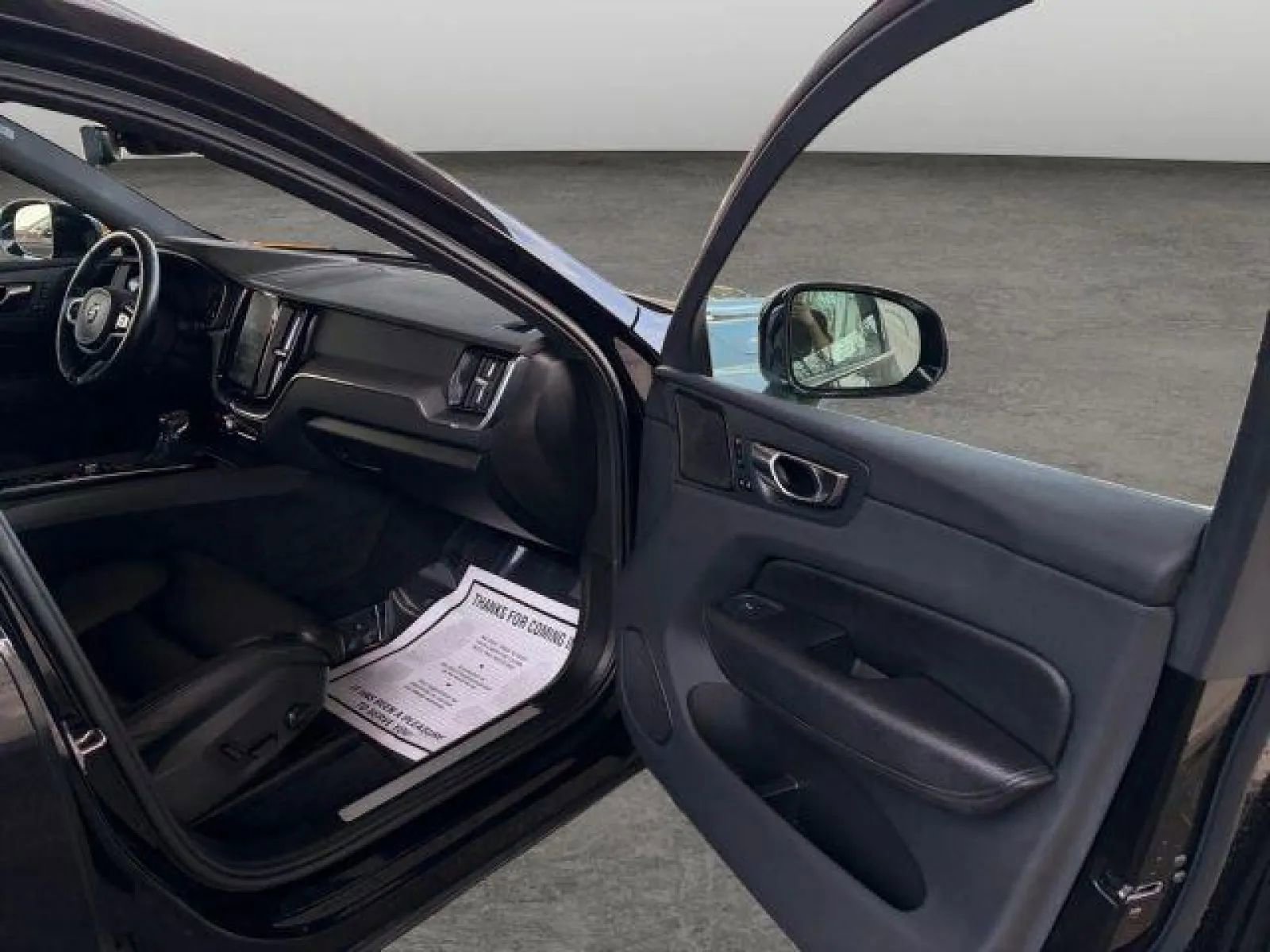 Used 2019 Volvo XC60 T5 Momentum w/ Multimedia Package AWD/4WD image 14