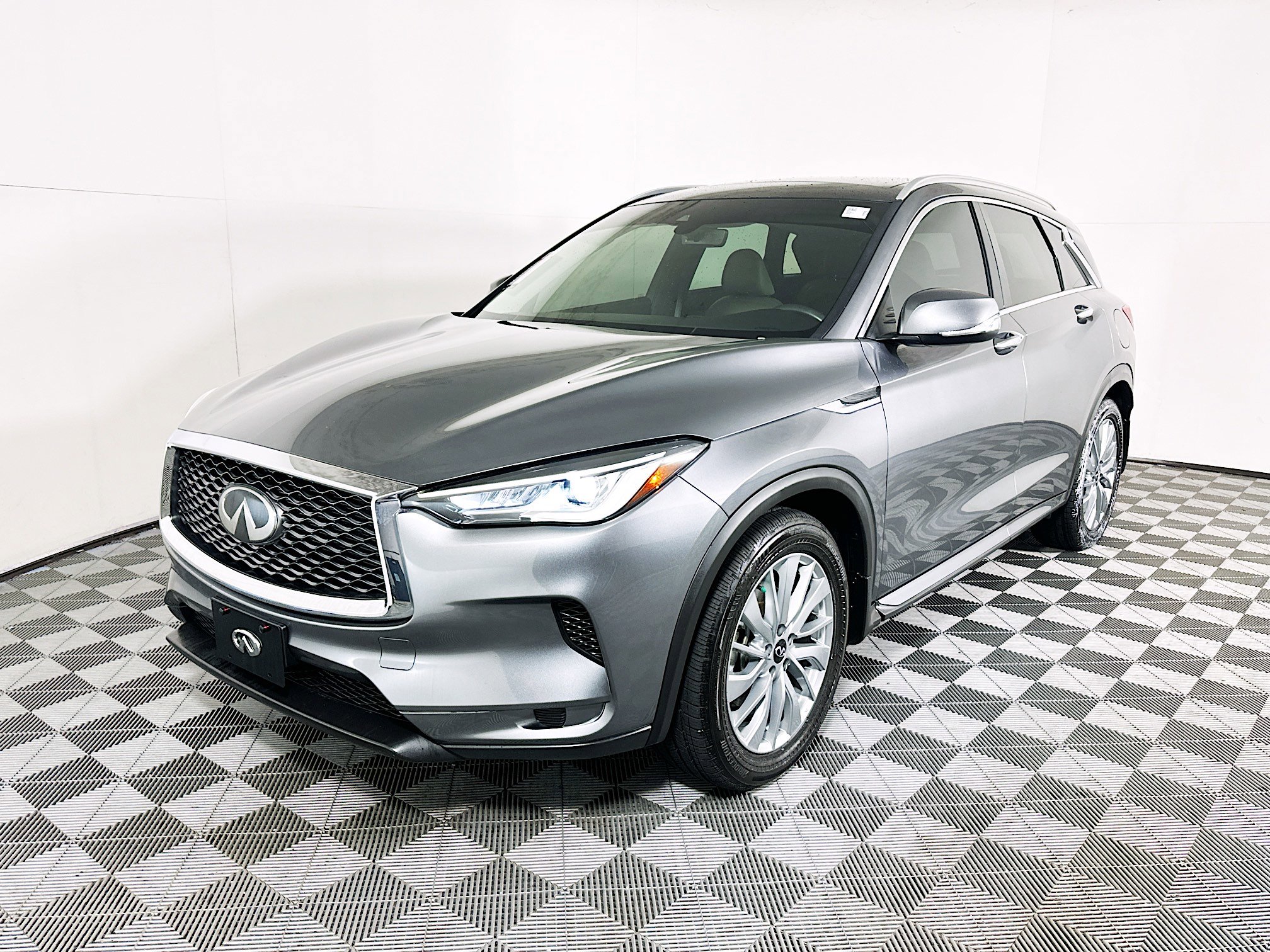 Used 2023 INFINITI QX50 Luxe image 7