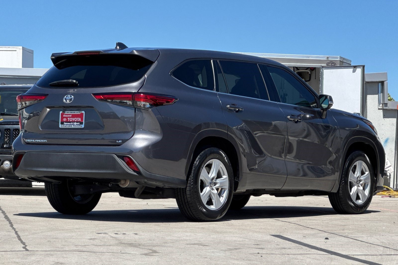 Used 2021 Toyota Highlander LE FWD image 9
