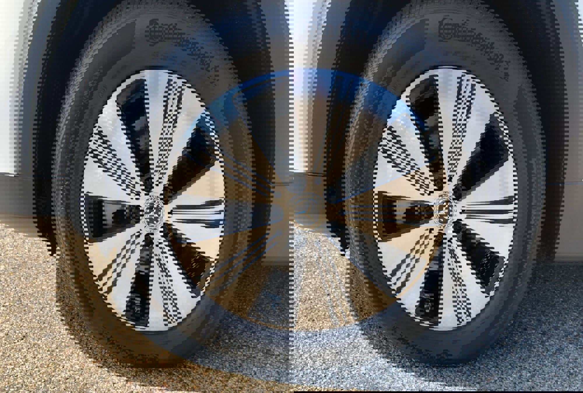 New 2022 Mercedes-Benz EQB 300 4MATIC image 9