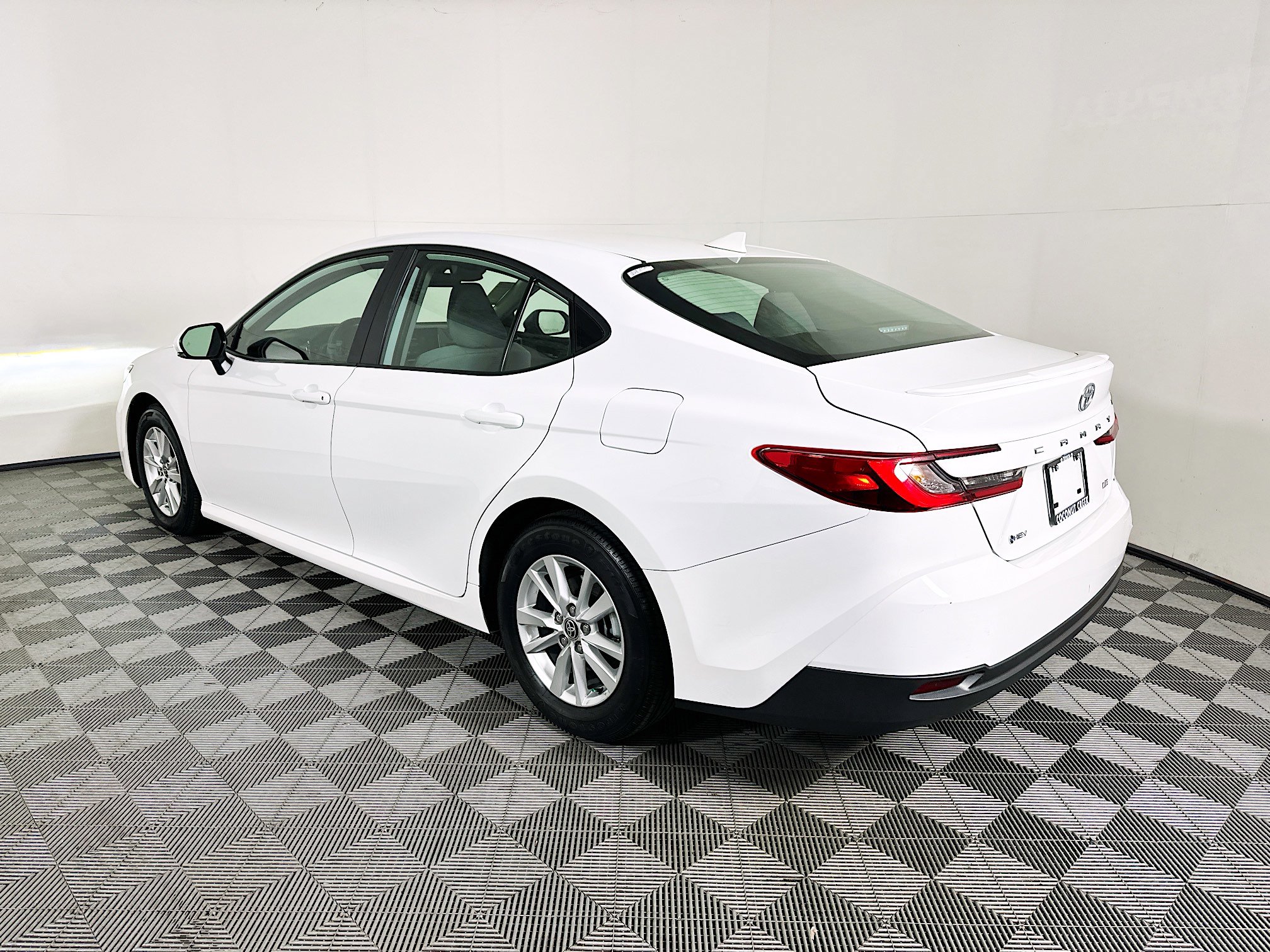 Used 2025 Toyota Camry LE image 3