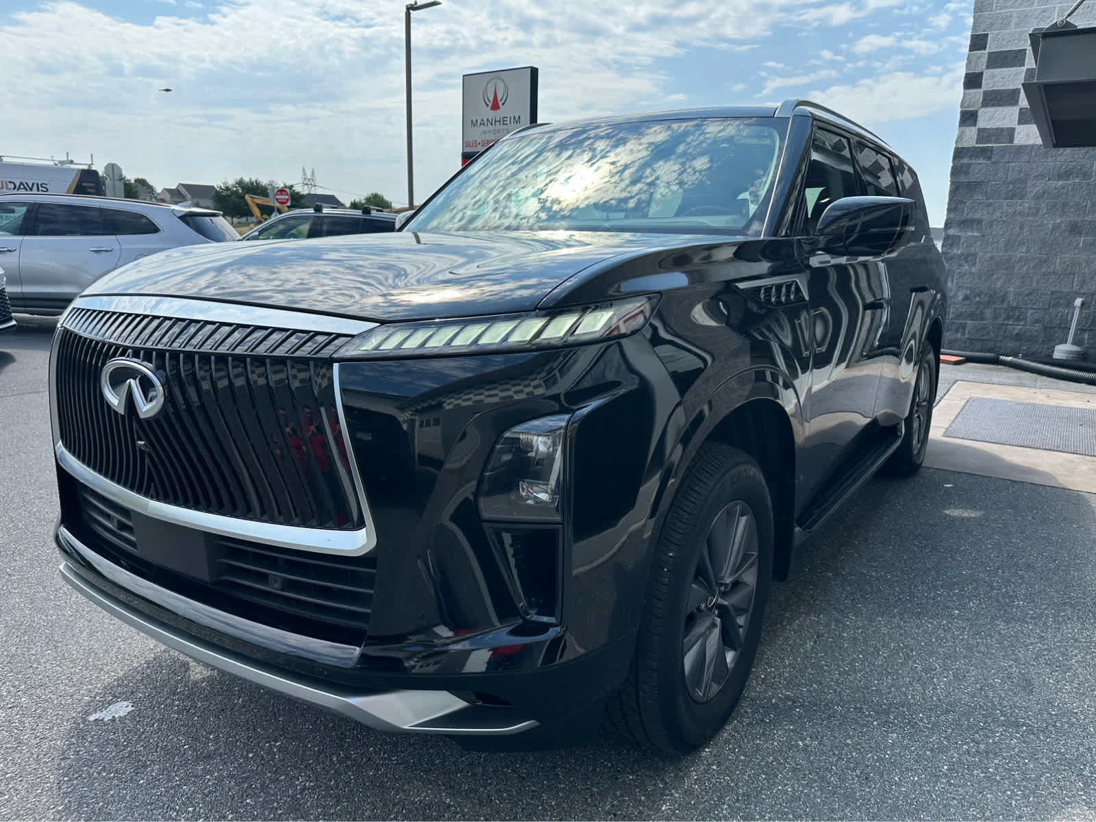 Used 2025 INFINITI QX80 Pure w/ Cargo Package AWD/4WD image 4