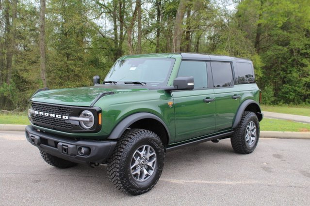 New 2025 Ford Bronco Badlands image 2