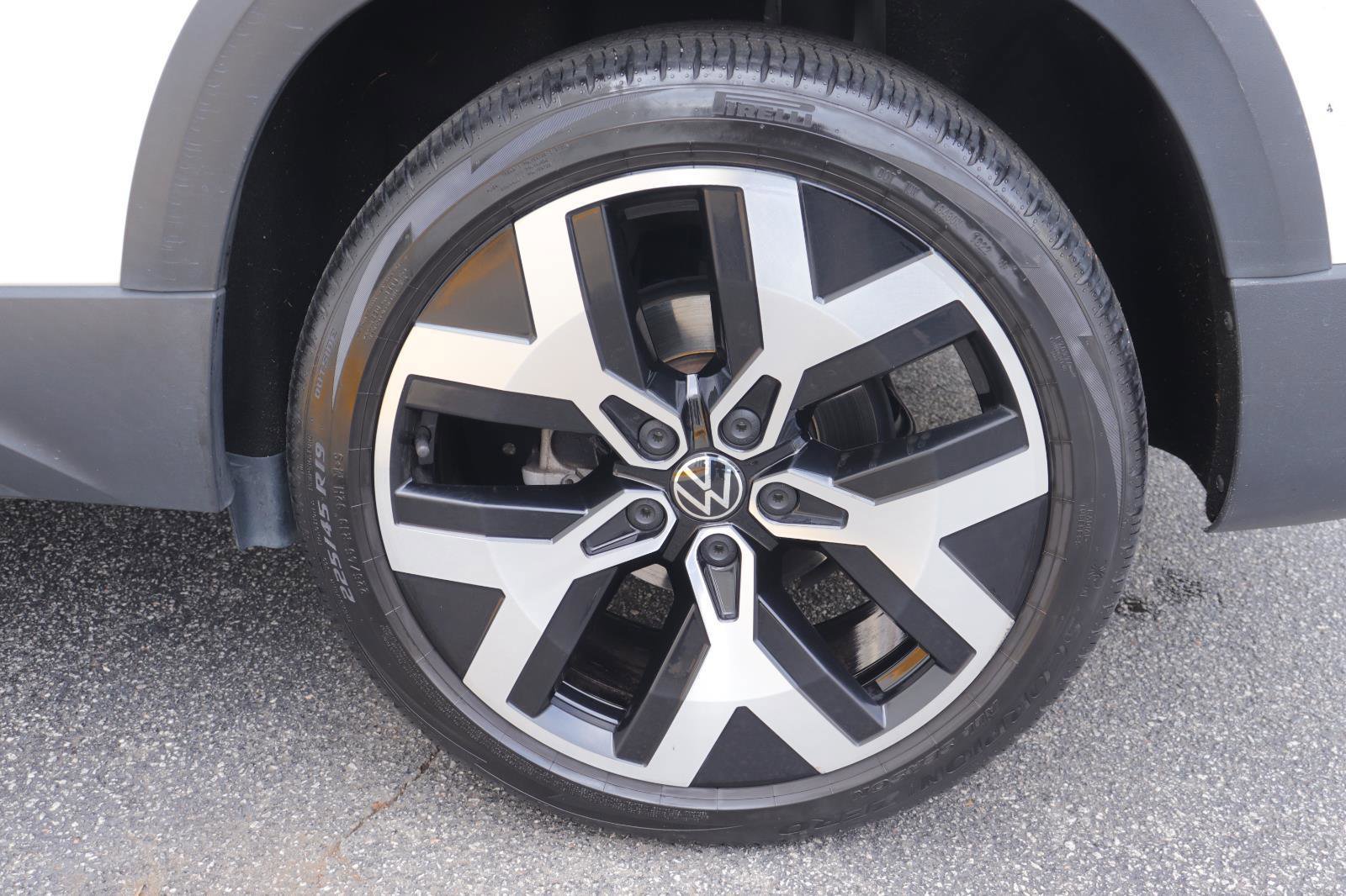 Used 2023 Volkswagen Taos SEL image 43