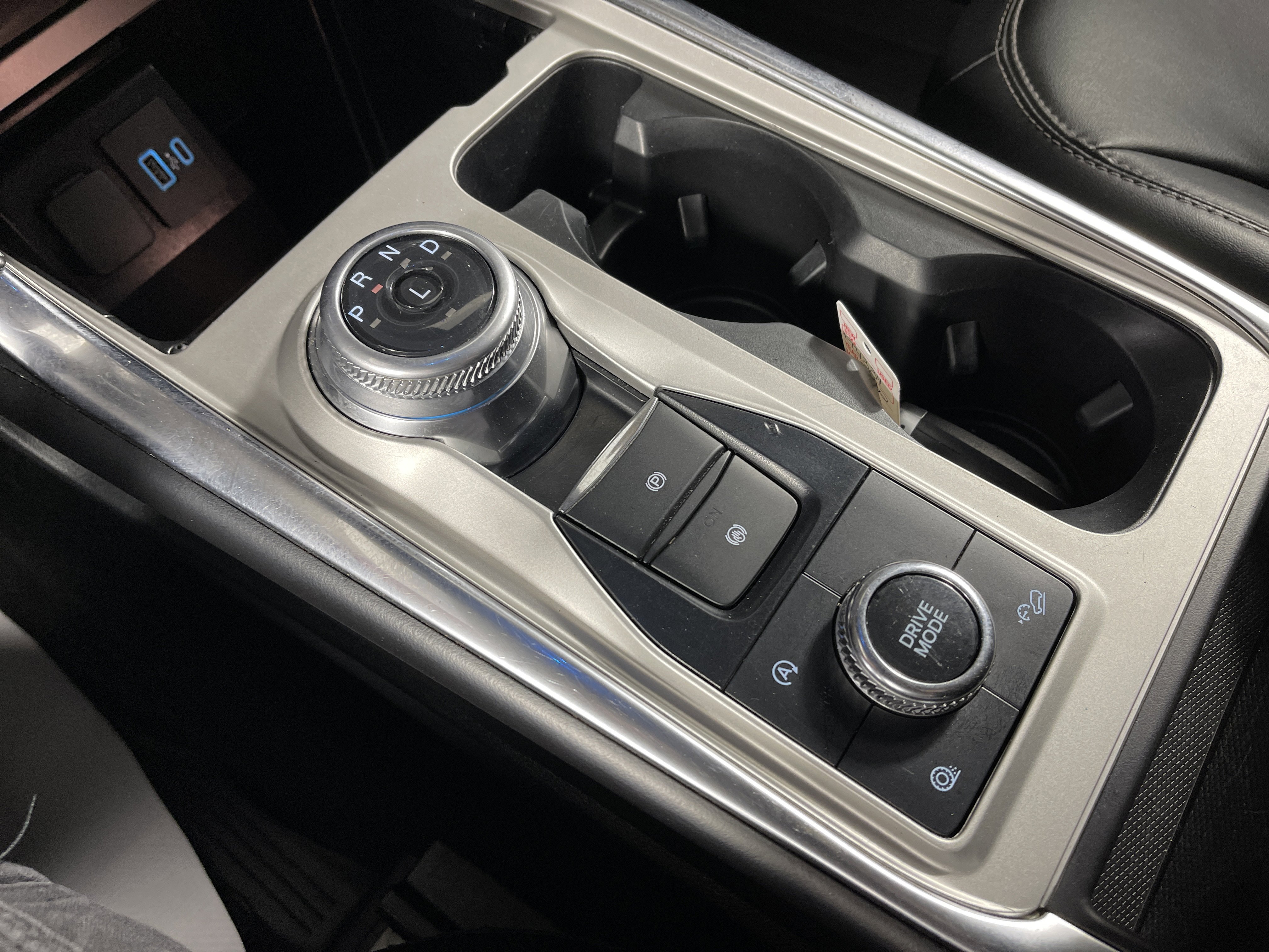 Used 2022 Ford Explorer XLT w/ Equipment Group 202A image 26