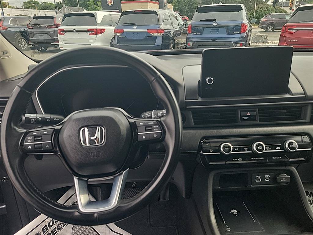 Used 2023 Honda Pilot Touring image 10