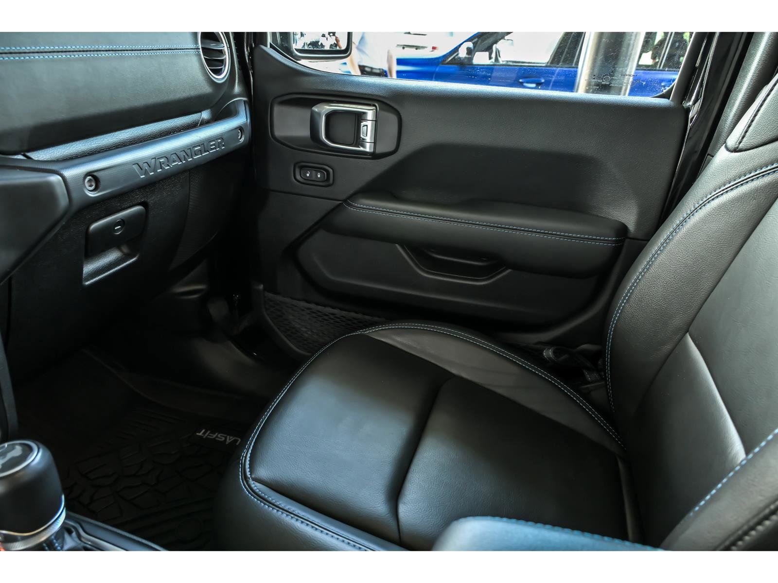 Used 2022 Jeep Wrangler Unlimited Rubicon 4xe w/ Cold Weather Group AWD/4WD image 24