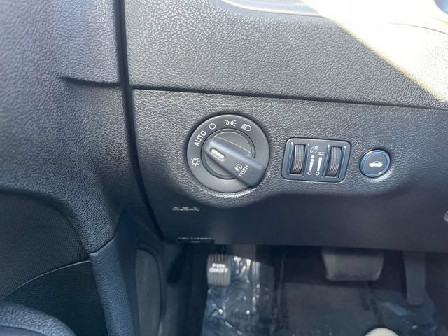 Used 2023 Dodge Charger SXT AWD/4WD image 33