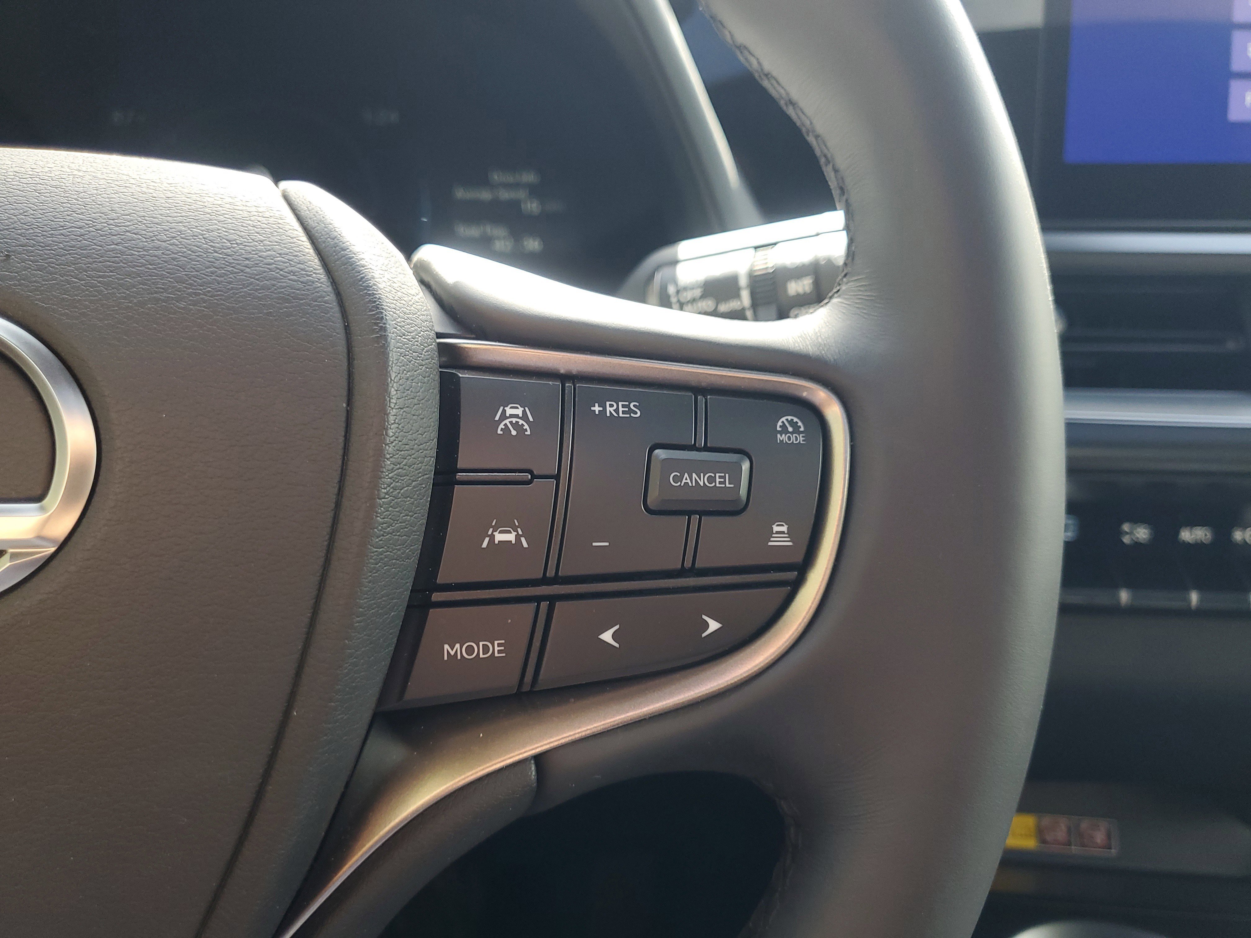 Used 2025 Lexus UX 300h FWD w/ Accessory Package (Z1) image 23