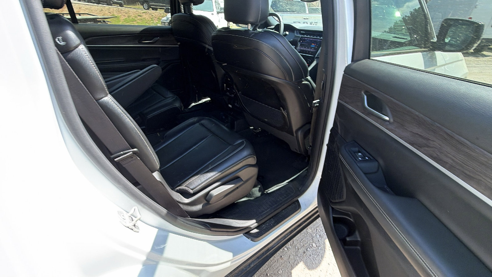 Used 2024 Jeep Grand Cherokee L Limited image 21