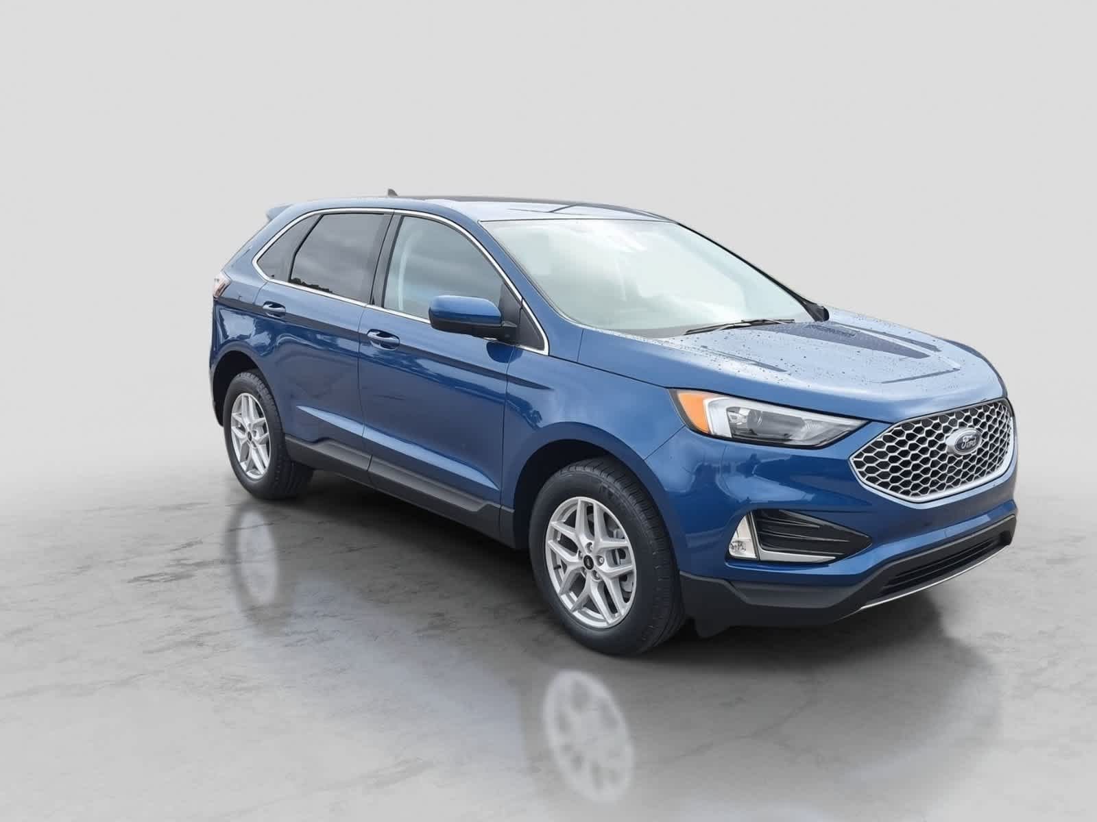Certified 2024 Ford Edge SEL w/ Convenience Package AWD/4WD image 2