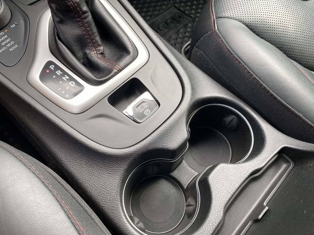 Used 2017 Jeep Cherokee Trailhawk AWD/4WD image 19