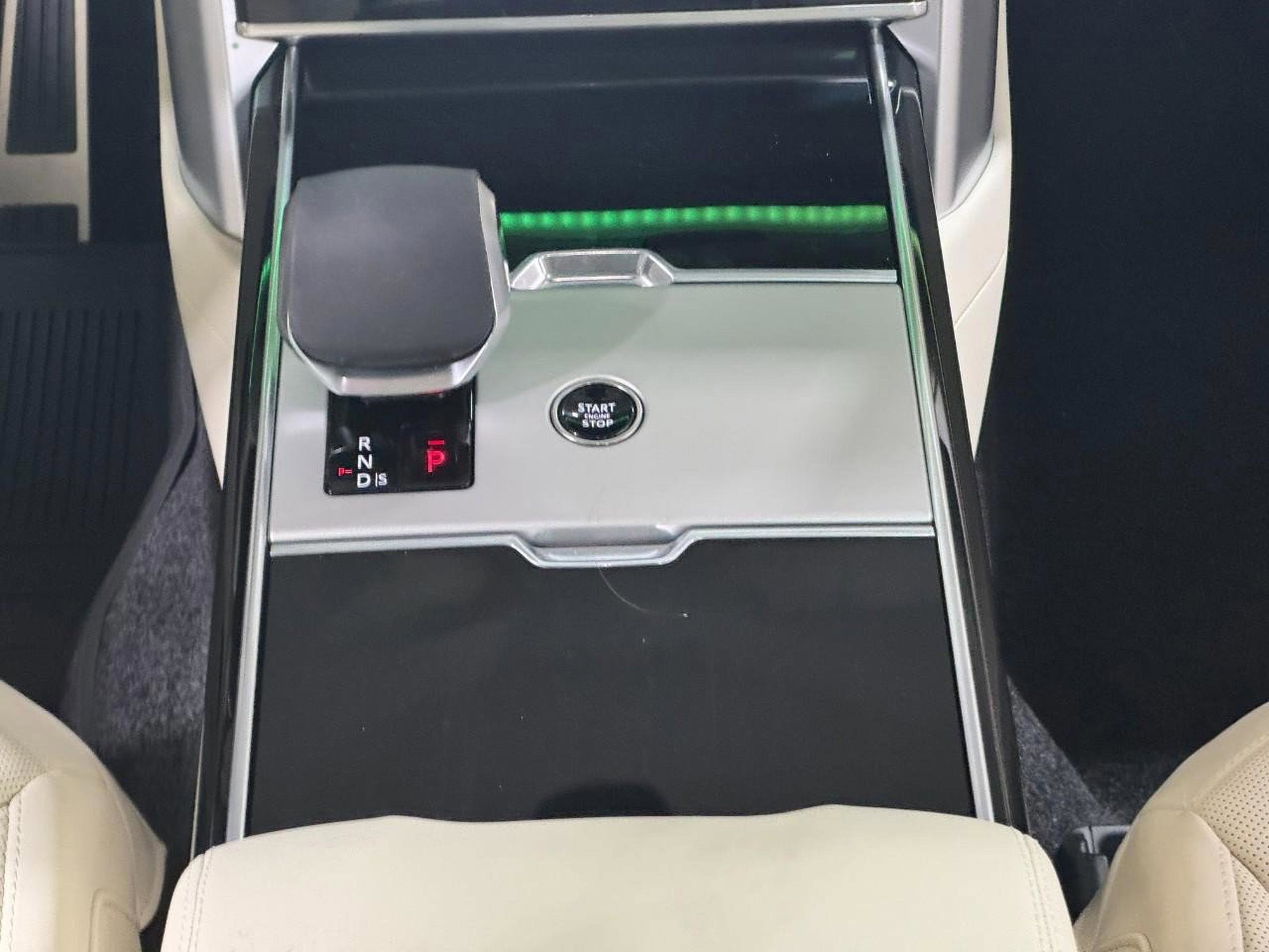 New 2025 Land Rover Range Rover SE image 16