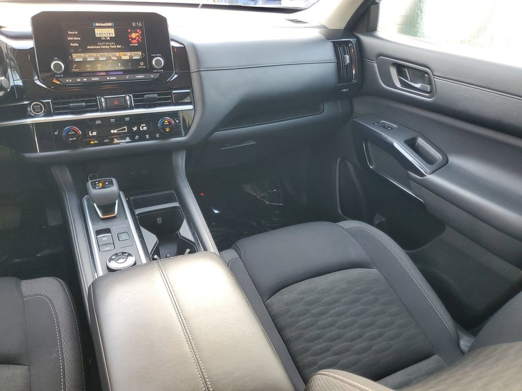 Used 2024 Nissan Pathfinder SV AWD/4WD image 13