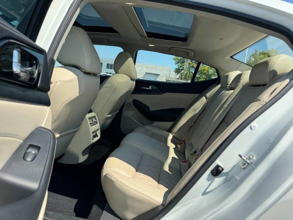 Used 2023 Nissan Maxima Platinum w/ Sport Mat Group FWD image 10