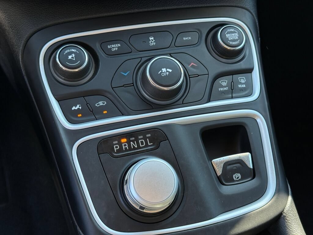 Used 2016 Chrysler 200 LX FWD image 27