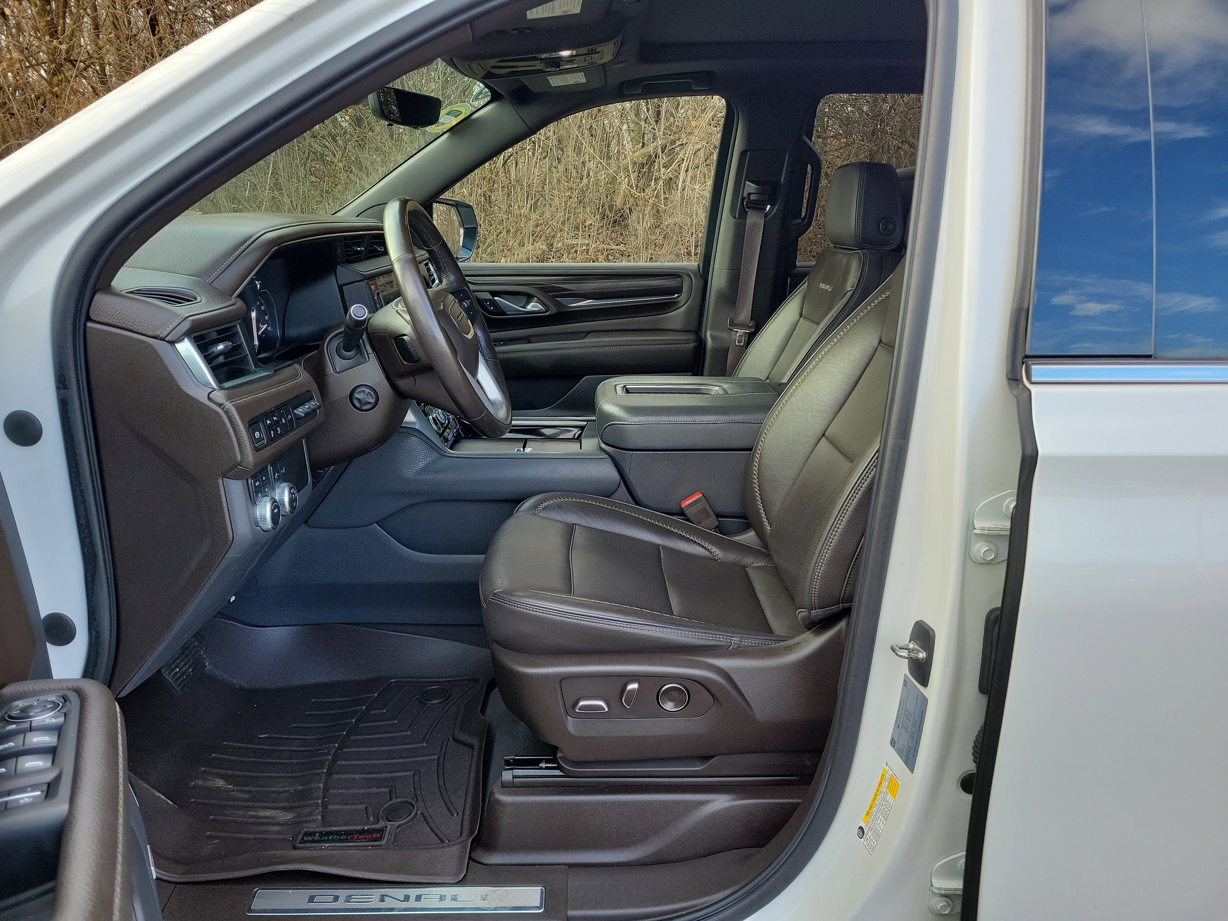 Used 2021 GMC Yukon Denali w/ Denali Premium Package image 14