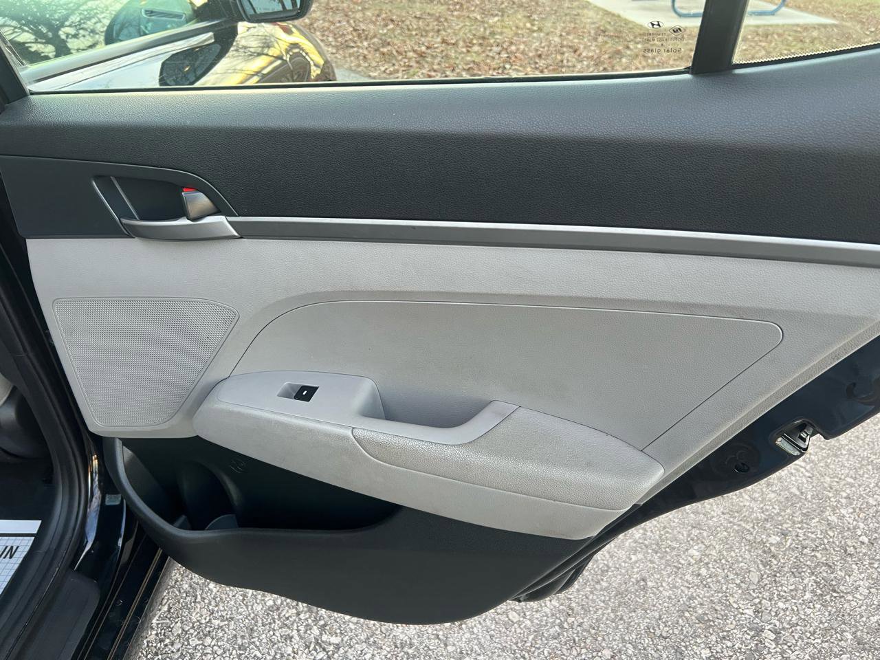 Used 2018 Hyundai Elantra SE image 28