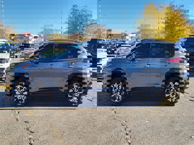 Used 2023 Nissan Rogue SV image 7